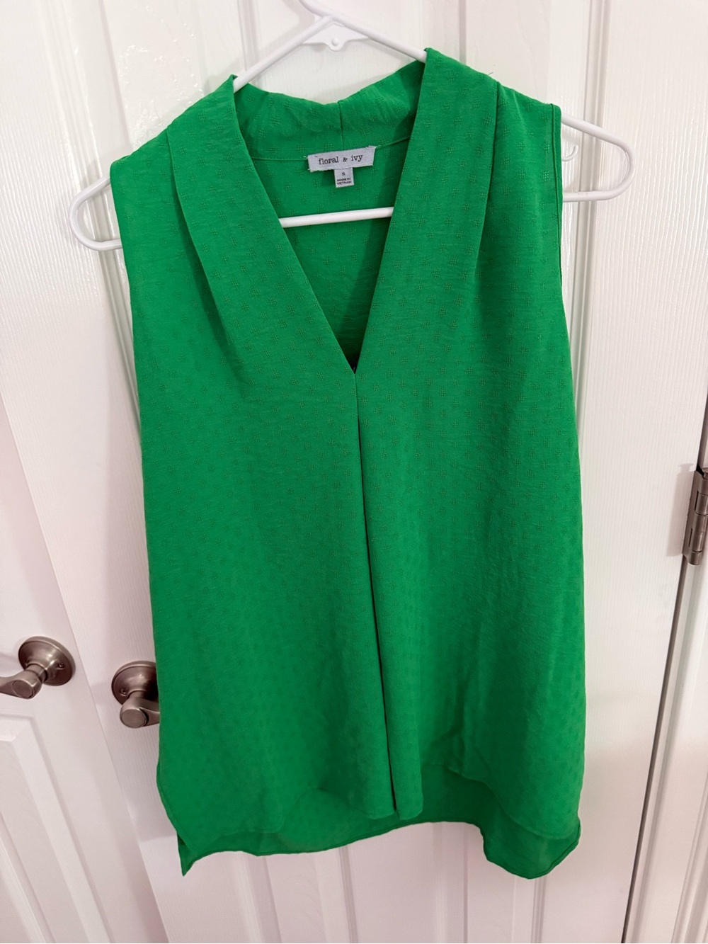 Vince Camuto Bright Green Sleeveless V-Neck Shell Top